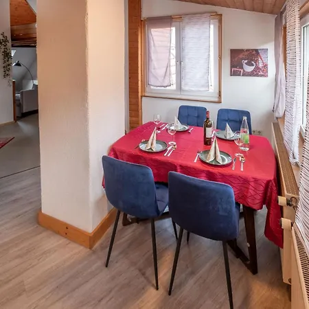 Charmantes 1-zimmer Loft - Parkplatz - Bushaltestelle דירה