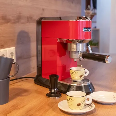 Charmantes 1-zimmer Loft - Parkplatz - Bushaltestelle דירה *